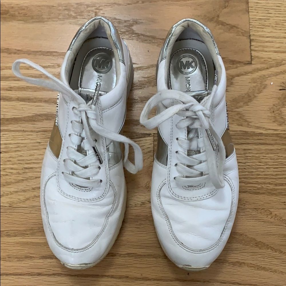 MICHAEL KORS WHITE & SILVER LEATHER SNEAKERS SIZE 6‎
